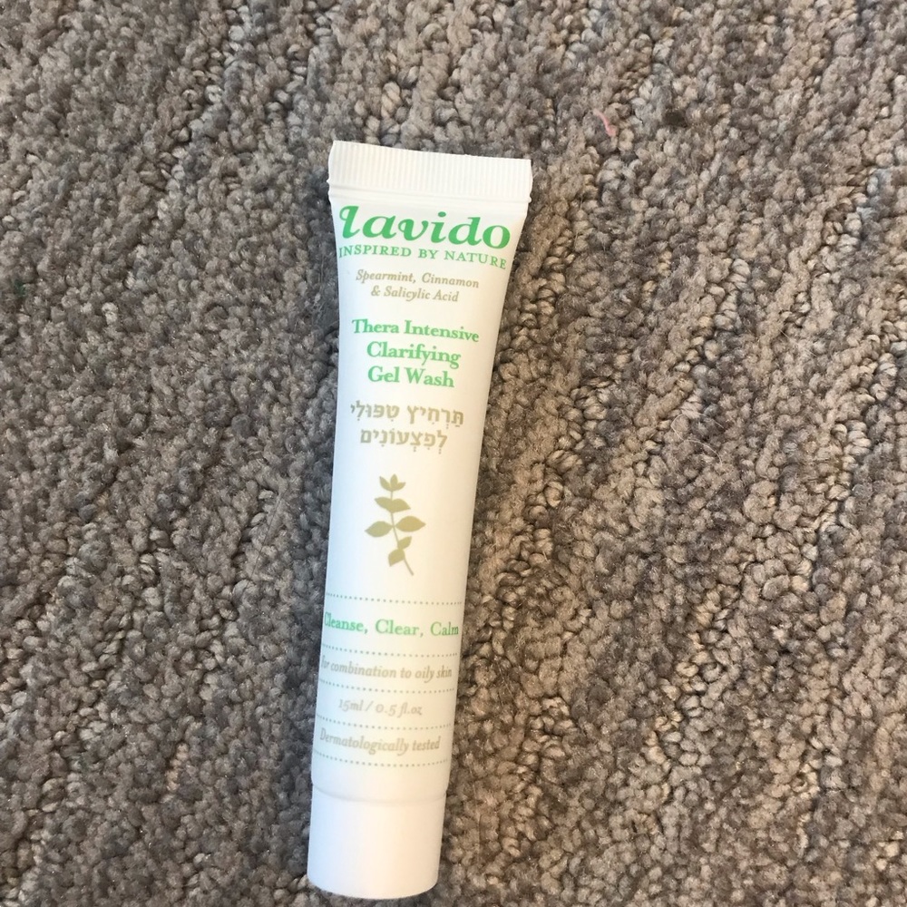 Lavish clarifying gel wash